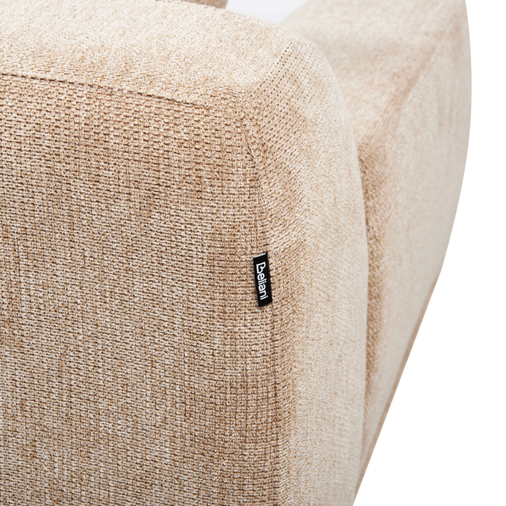 Divano ad angolo sinistro in tessuto beige lato sinistro e gambe in legno stile minimalista