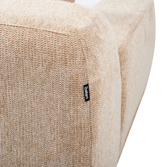 Divano ad angolo sinistro in tessuto beige lato sinistro e gambe in legno stile minimalista