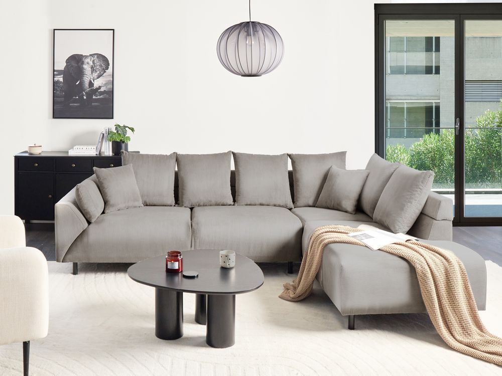 Divano ad angolo in velluto a coste grigio chiaro e gambe in metallo design retrò stile moderno