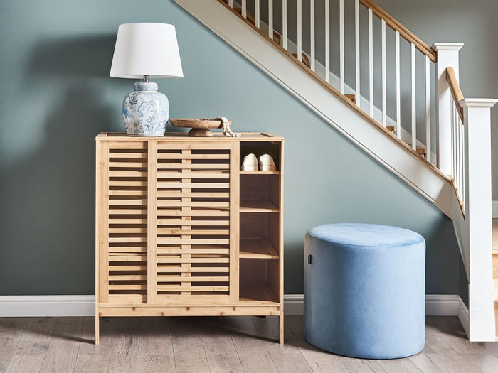 Credenza in bambù Armadietto per scarpe in legno chiaro 2 ripiani con ante scorrevoli in stile bohémien