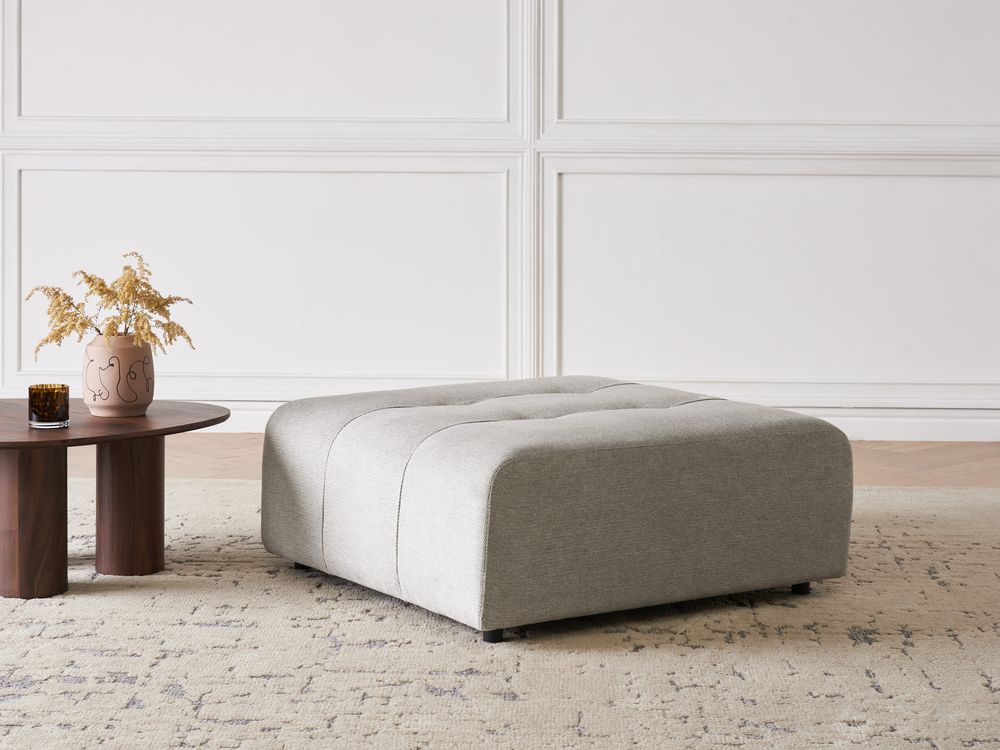 Ottomana imbottita in tessuto grigio chiaro Stile moderno