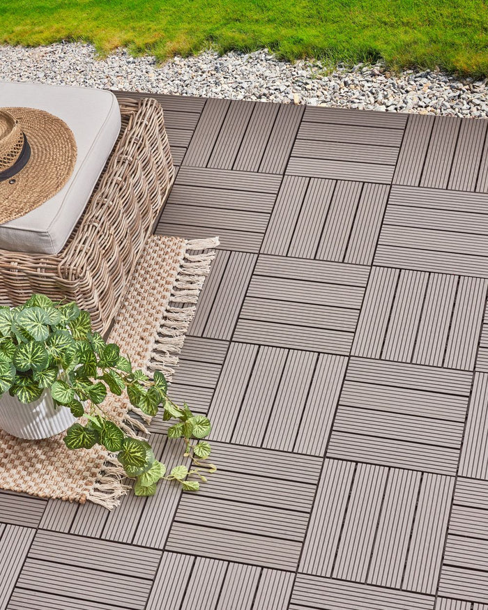 Pavimentazione per esterni grigio piastrelle in composito WPC a incastro resistenti