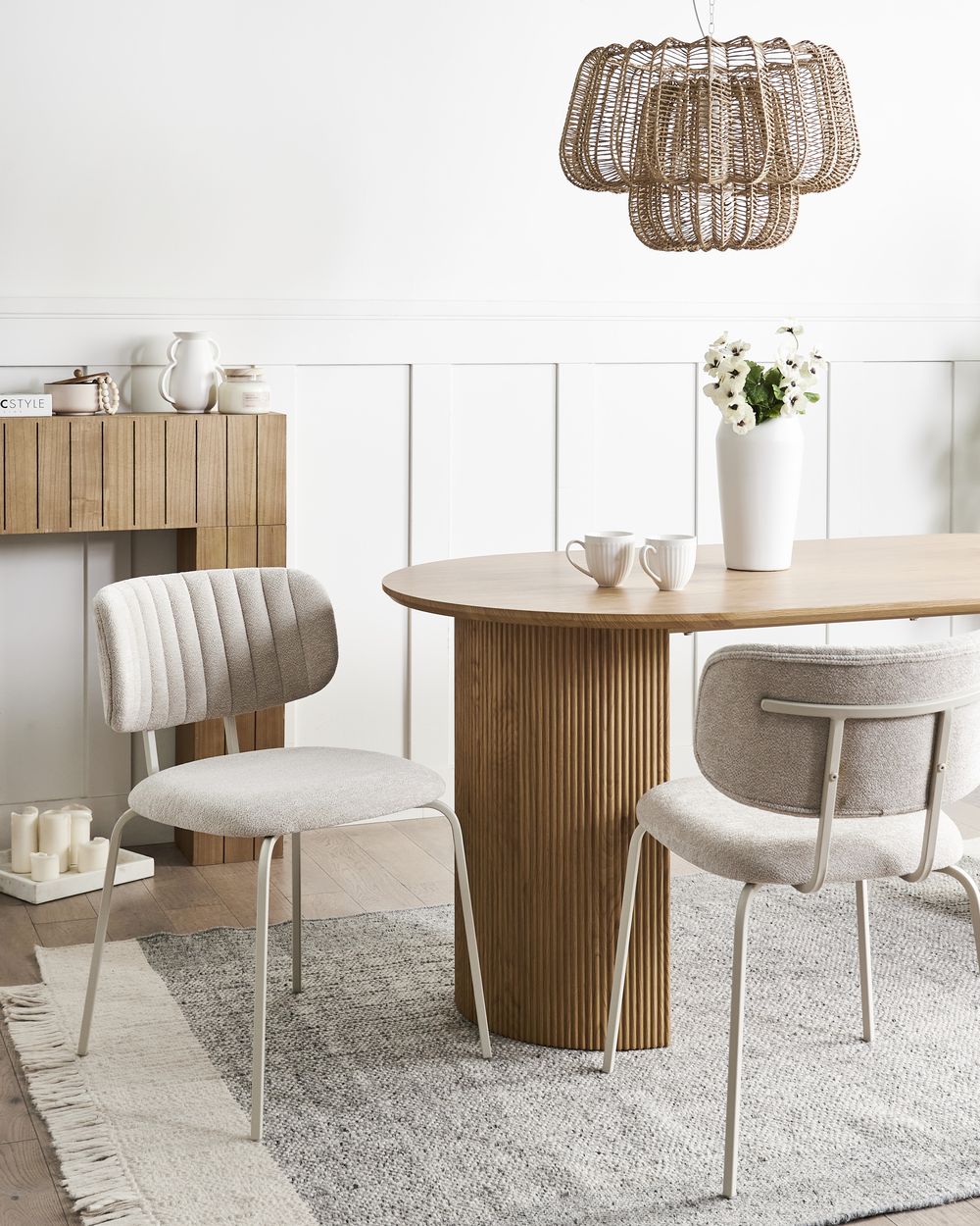 Set di 2 sedie da pranzo imbottite Beige Chiaro senza braccioli Base in metallo Design moderno