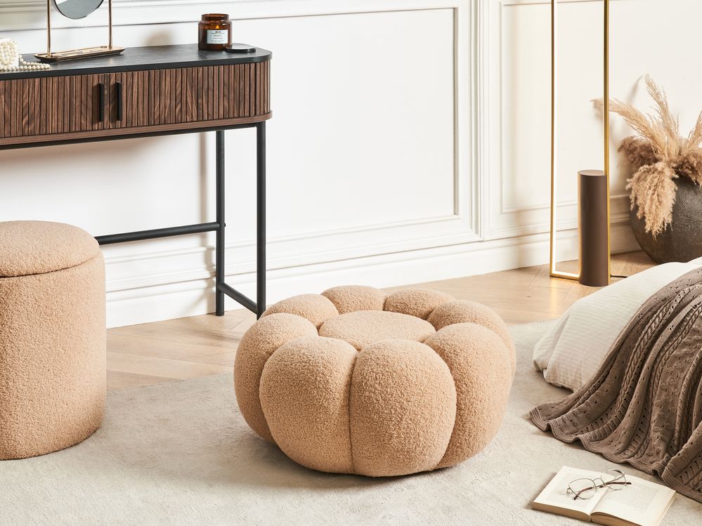 Pouf marrone chiaro in bouclè rotondo 60 x 60 x 27 cm Pouf d'accento Tappezzeria Soggiorno moderno Camera da letto
