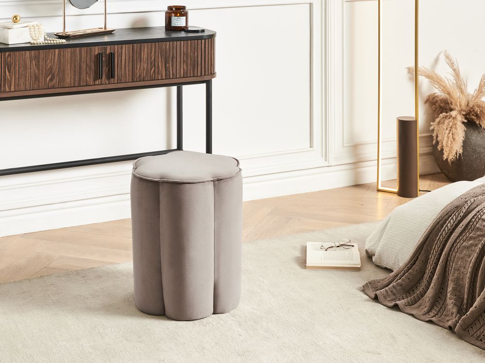 Pouf rotondo in velluto taupe 39 x 34 x 45 cm | Poggiapiedi imbottito dal design moderno per soggiorno e camera da letto
