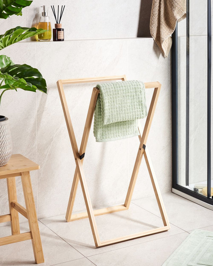 Portasciugamani in legno di bambù marrone chiaro pieghevole per asciugamani o vestiti