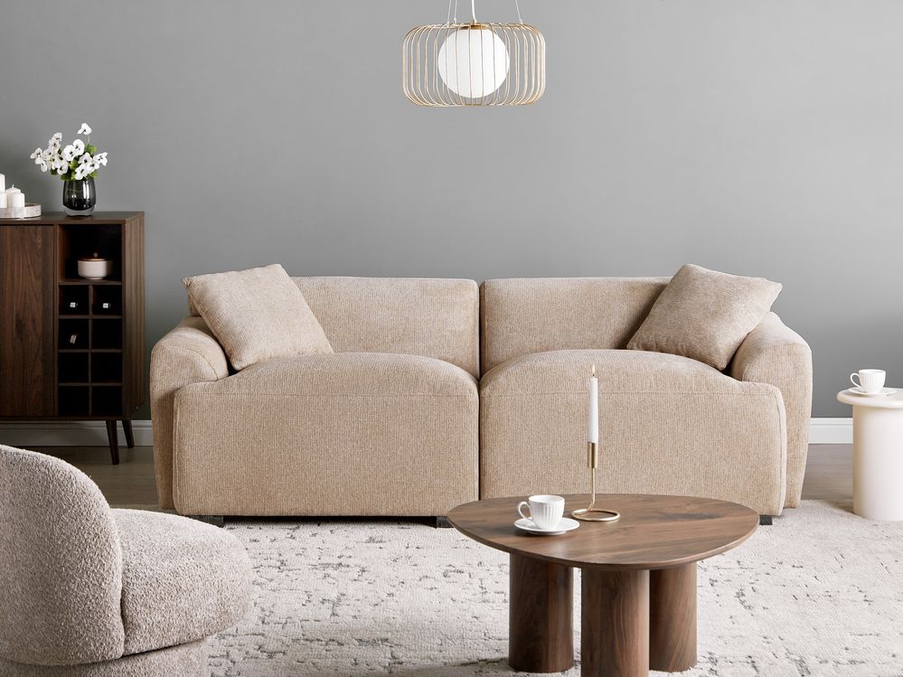 Divano in tessuto bianco 3 posti con cuscini aggiuntivi stile moderno