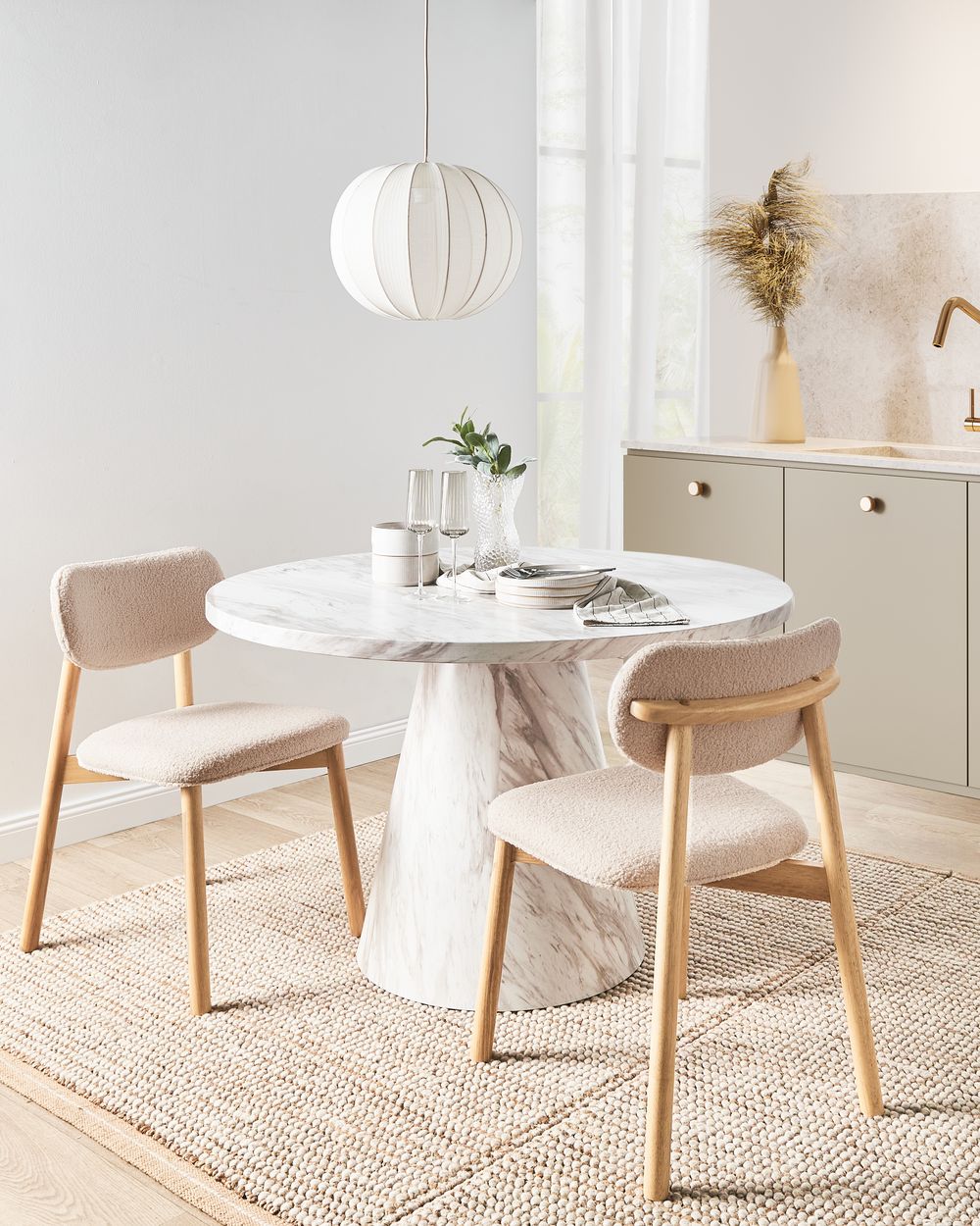 Set di 2 sedie da pranzo con struttura in legno di gomma boucle marrone chiaro e beige Seduta e schienale imbottiti Sala da pranzo Cucina