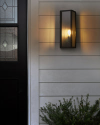 Lampada da parete LED da esterno, applique nera in metallo e vetro opaco, design moderno per patio e giardino