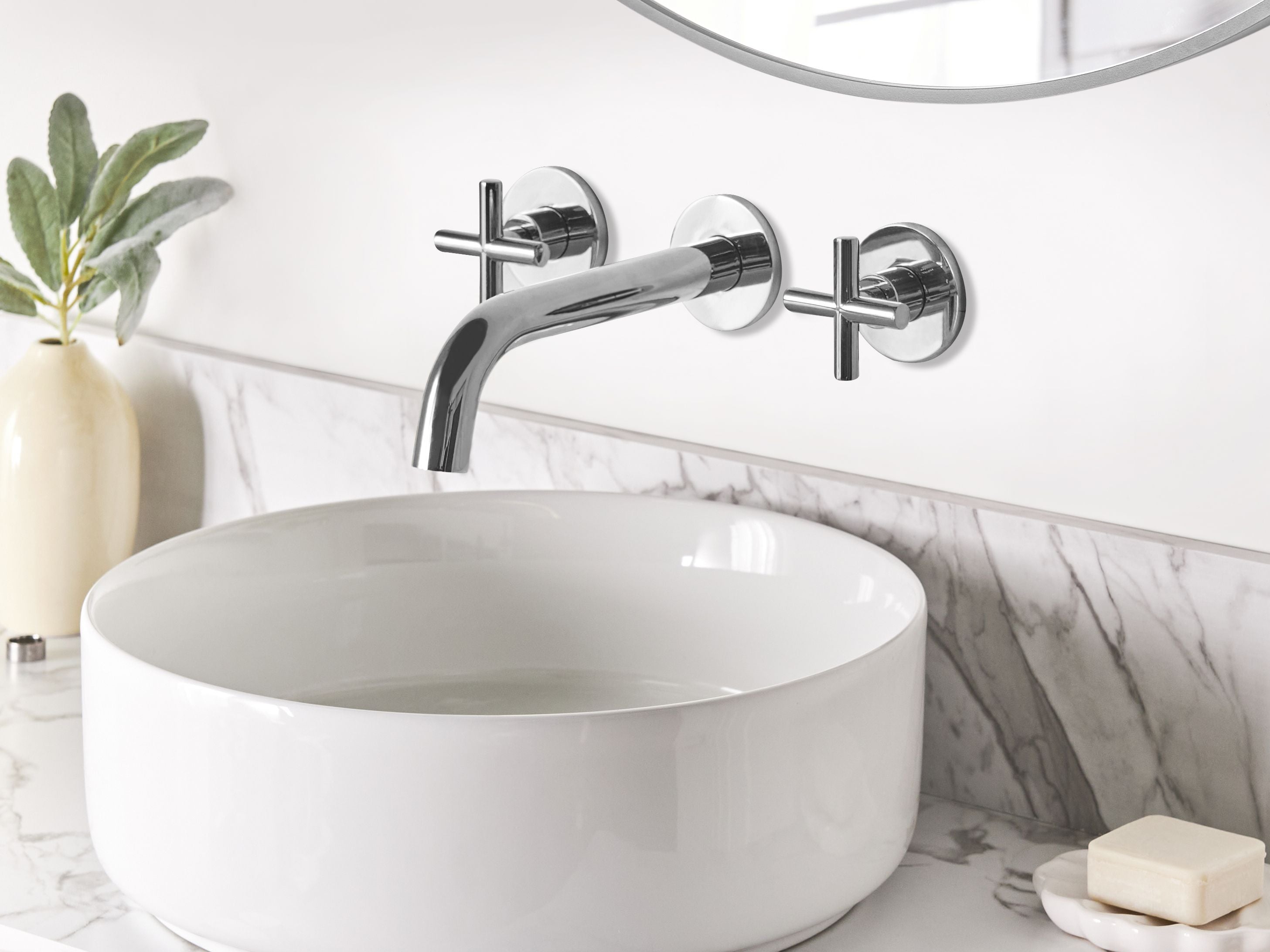 Rubinetto miscelatore per lavabo a parete in ottone color argento con 3 fori e doppia maniglia