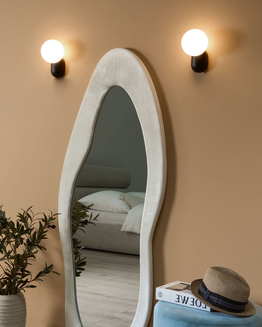 Set di 2 lampade da parete a forma di globo in vetro opalino nero stile vintage