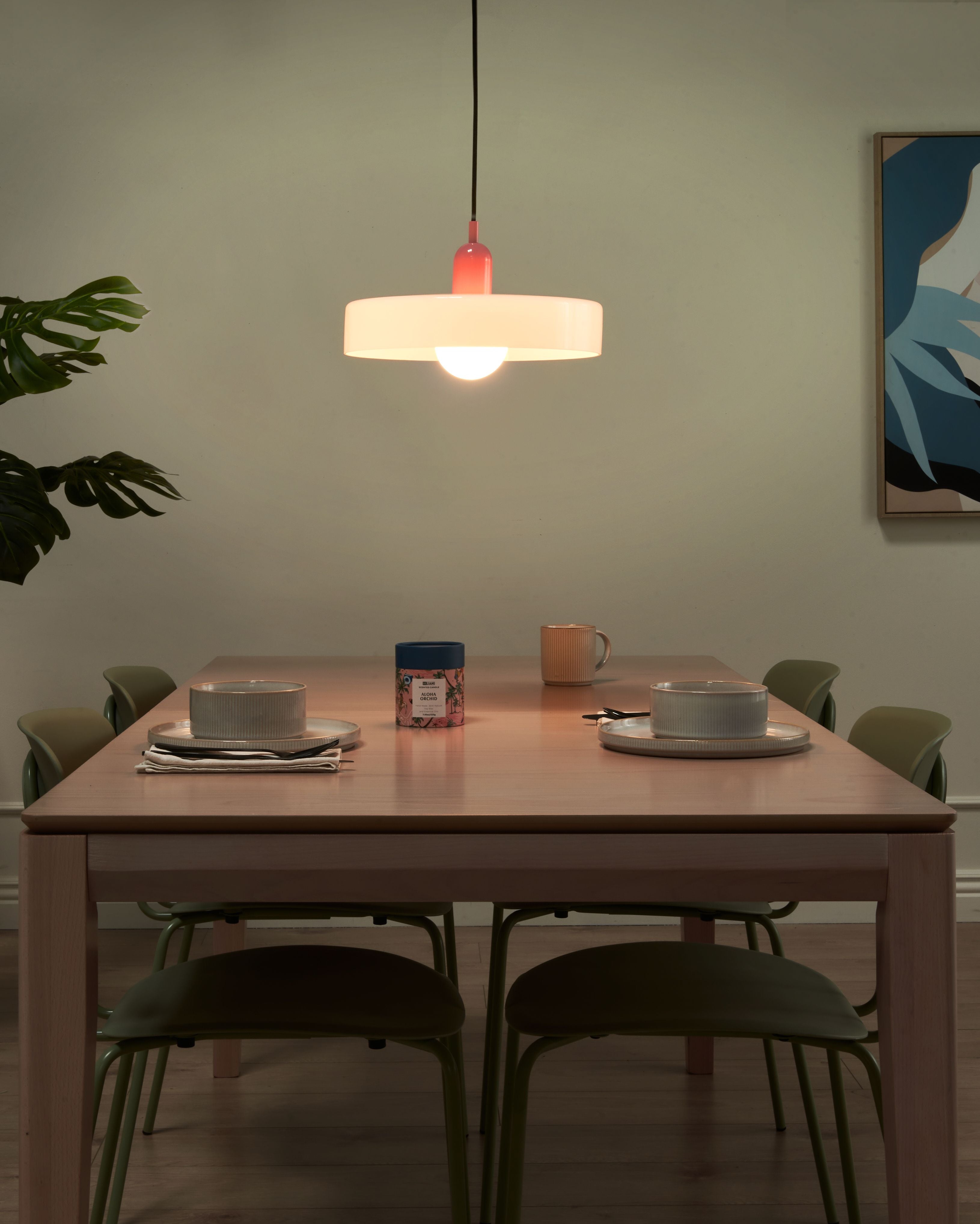 Lampadario tondo in vetro con paralume a globo bianco stile moderno