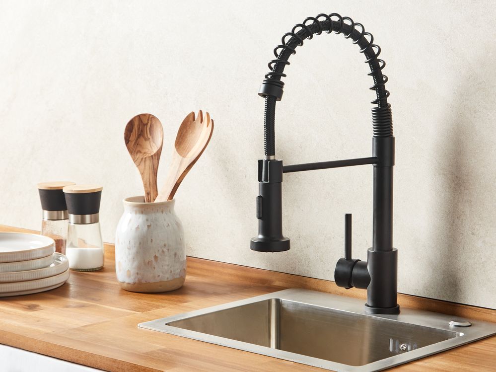 Rubinetto da cucina moderno rubinetto miscelatore a spruzzo estraibile bobina a molla in acciaio inox finitura opaca bocca girevole nero