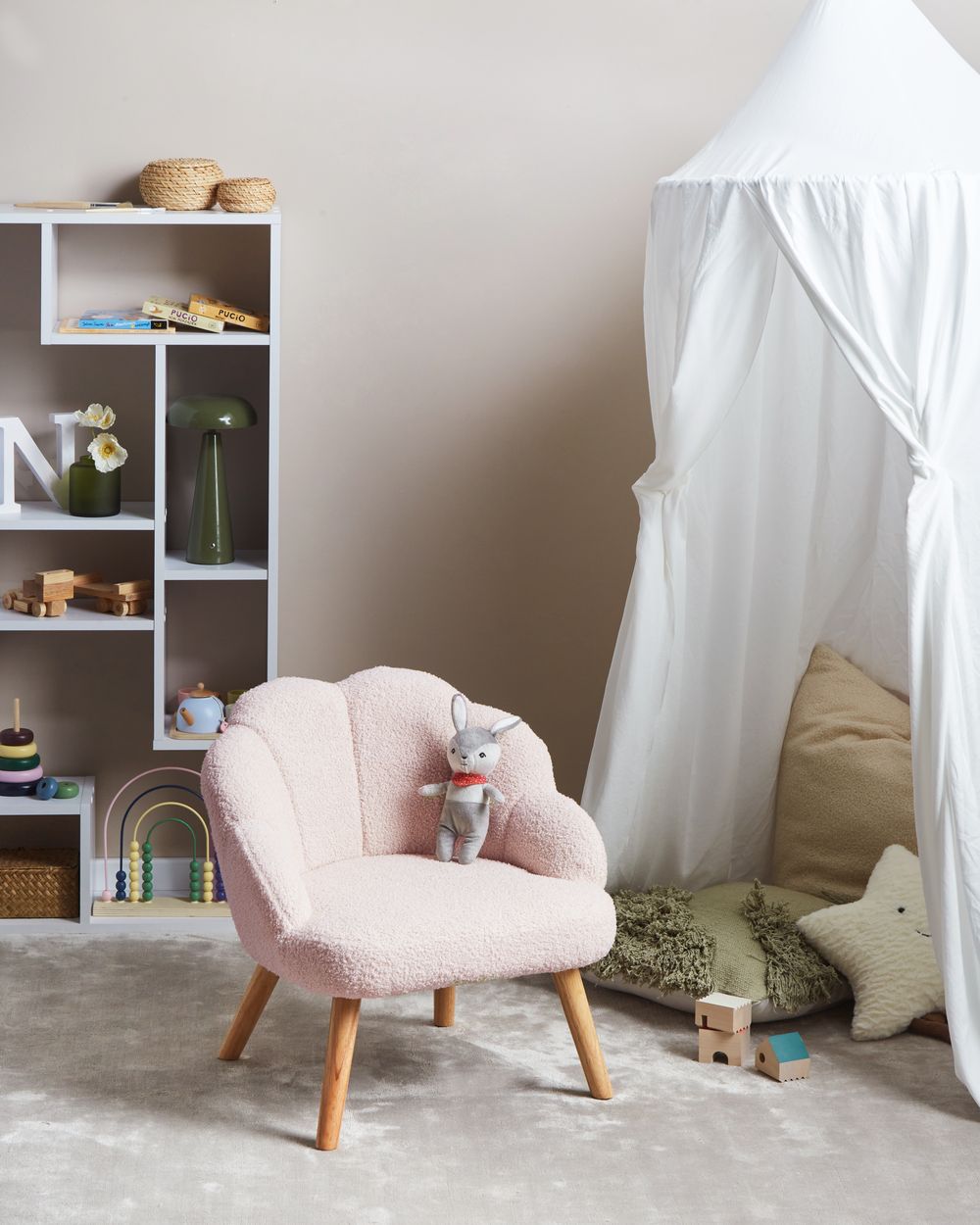 Poltrona per bambini con gambe in legno Rosa pastello cemeretta