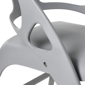 Set di 4 sedie da giardino in polipropilene grigio plastica leggera e resistente agli agenti atmosferici per interni e per esterni.