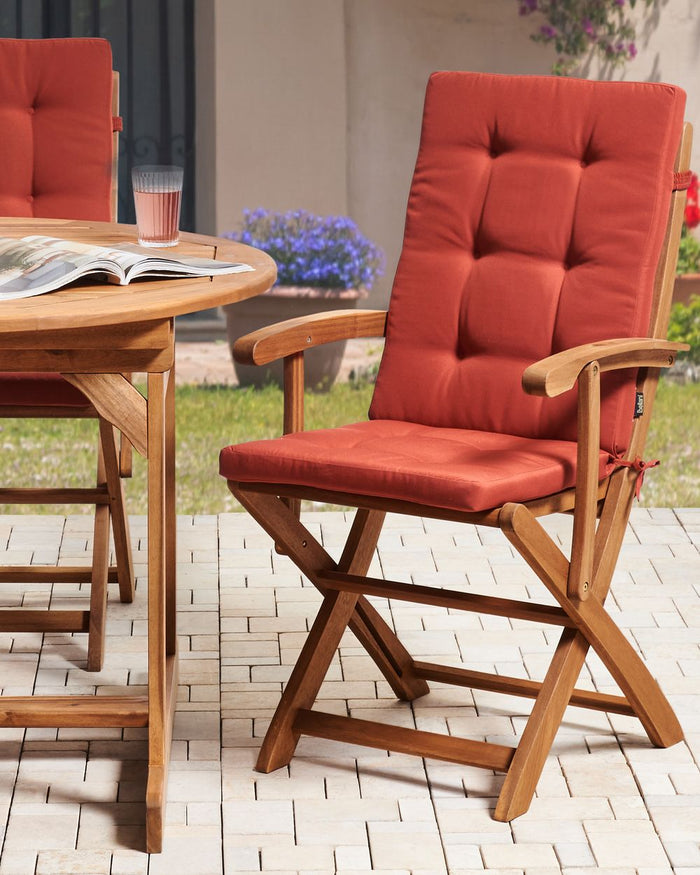 Set di 2 sedie da pranzo da giardino in legno con cuscini telaio in legno di acacia pieghevole design rustico rosso