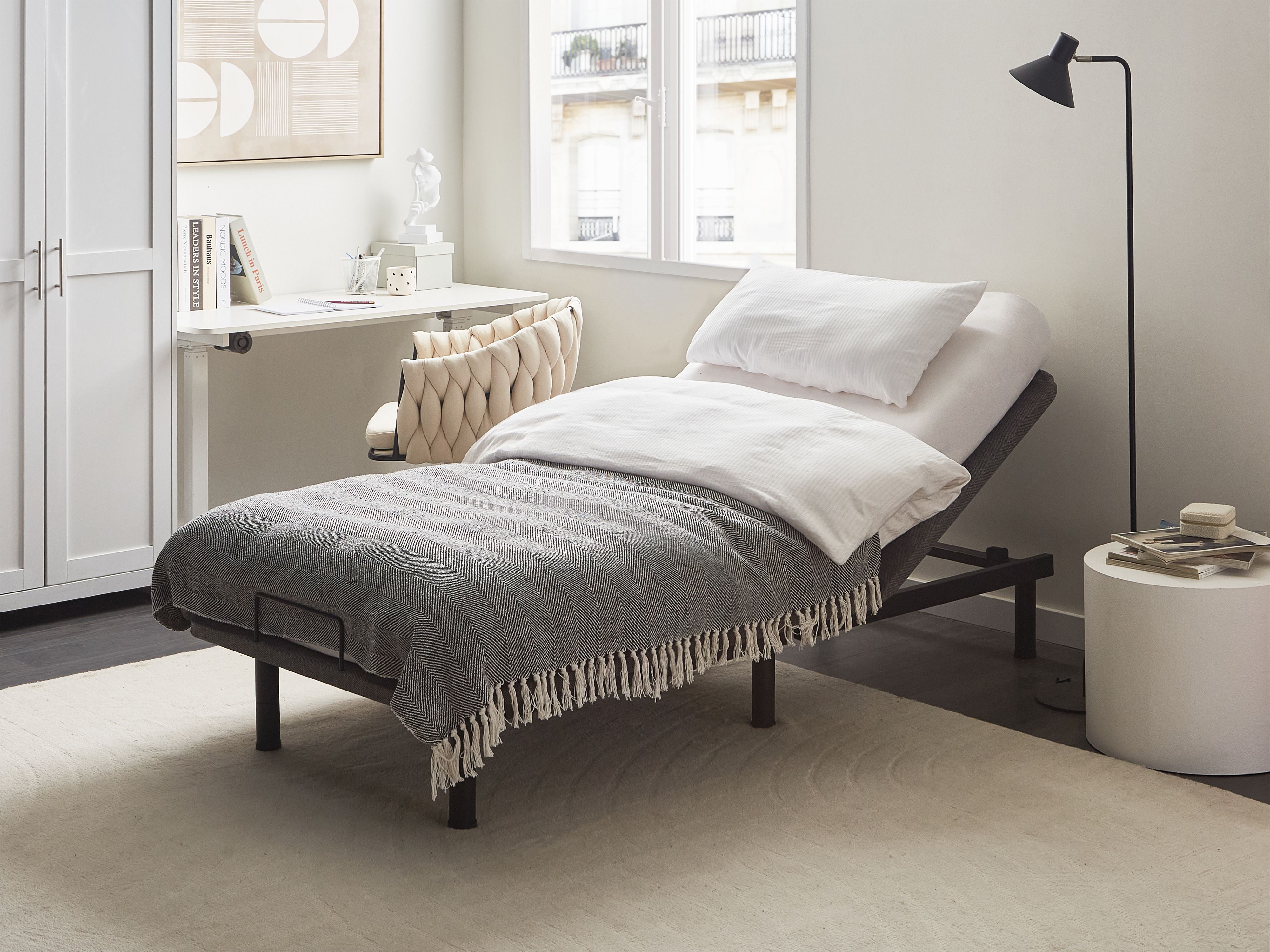 Base letto elettrica regolabile in poliestere grigio 80 x 200 cm con gambe in metallo