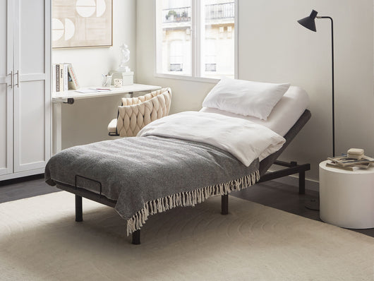 Base letto elettrica regolabile in poliestere grigio 80 x 200 cm con gambe in metallo