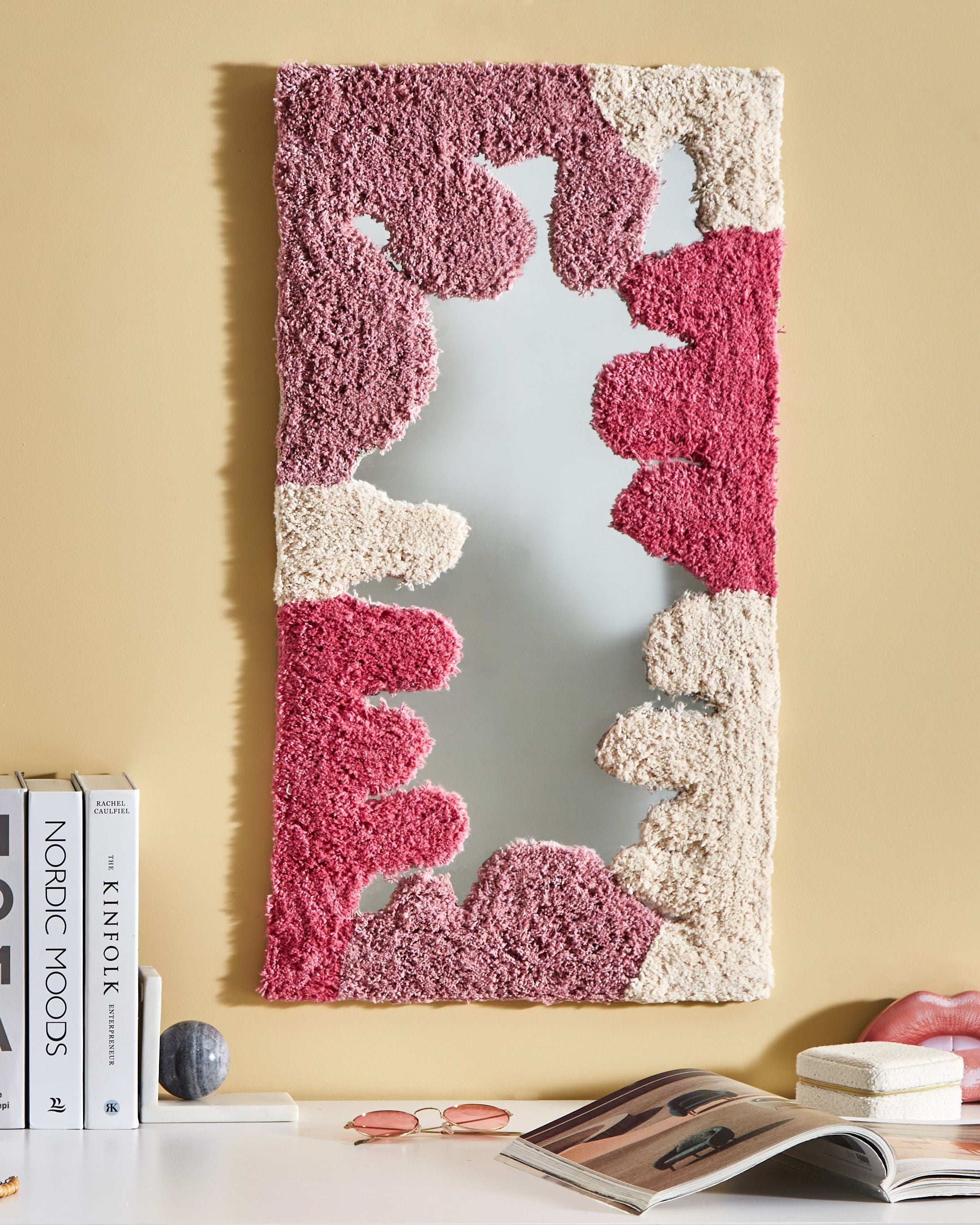 Specchio da parete in cotone rosa 75 x 41 cm Forma rettangolare decorativa Decorazione astratta Accessori per la casa