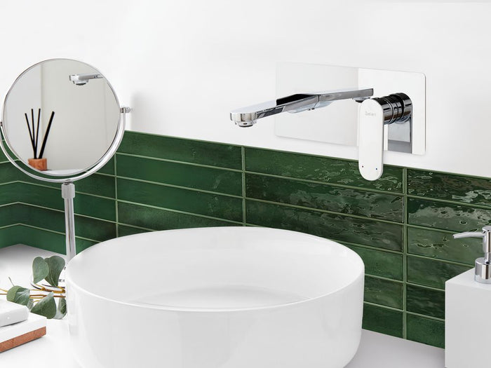 Rubinetto miscelatore per lavabo a parete in ottone argentato monocomando