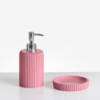 Set di 5 accessori in poliresina rosa per il bagno stile elegante semplice