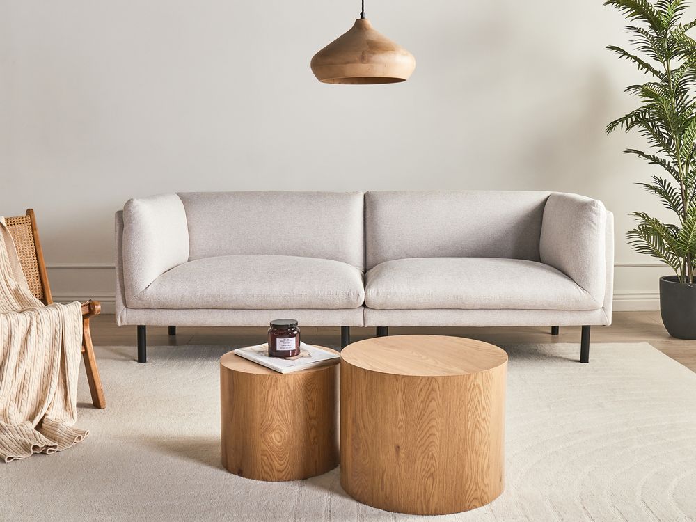 Divano a 3 posti imbottito in tessuto beige chiaro legno gambe nere imbottito da salotto