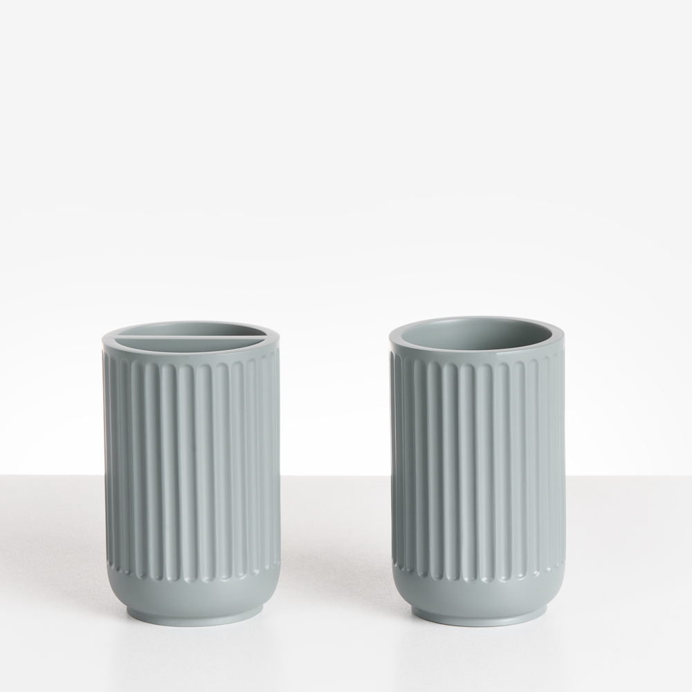 Set di 5 accessori da bagno in poliresina grigio chiaro Dispenser per sapone Portaspazzolino Porta spazzolino da bagno