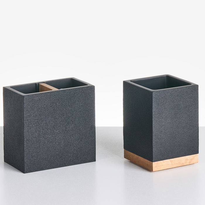 Set di 5 accessori da bagno con portasapone, dispenser, scopino, bicchiere e portaspazzolini nero