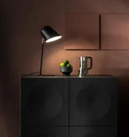 E-STYLO Lampada da tavolo nera in stile industriale, perfetta per aggiungere un tocco moderno e di carattere a qualsiasi ambiente, 20cm X 20cm H. 50cm