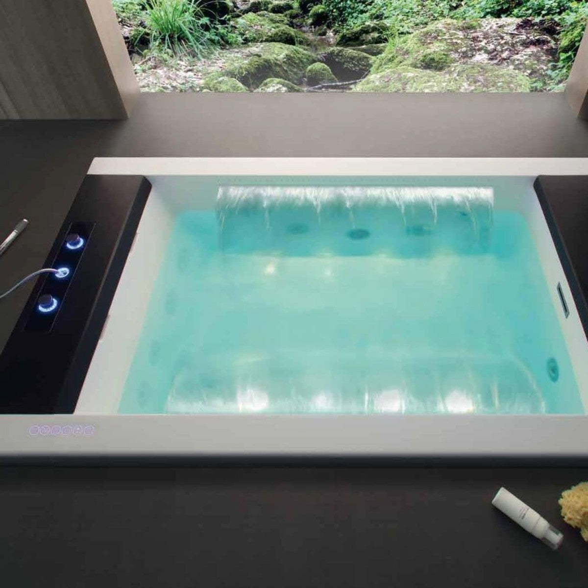 Vasca da bagno idromassaggio con cascata angel