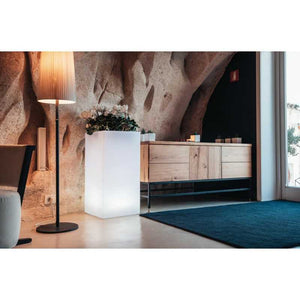 Vaso Cube Top Bright Led Multicolor Con Batteria E Solare in Polimero Monacis - Cm 40X40X80 H