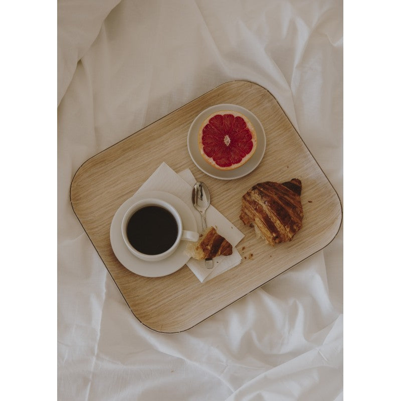 Vassoio realizzato in legno naturale stratificato e pressato. Modello intero. DELICA