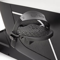 Vélo de Fitness Ergomètre - Reebok - Maison/Appartement - Modèle SL8.0 - Roue d'inerie 7 KG - Ecran LED