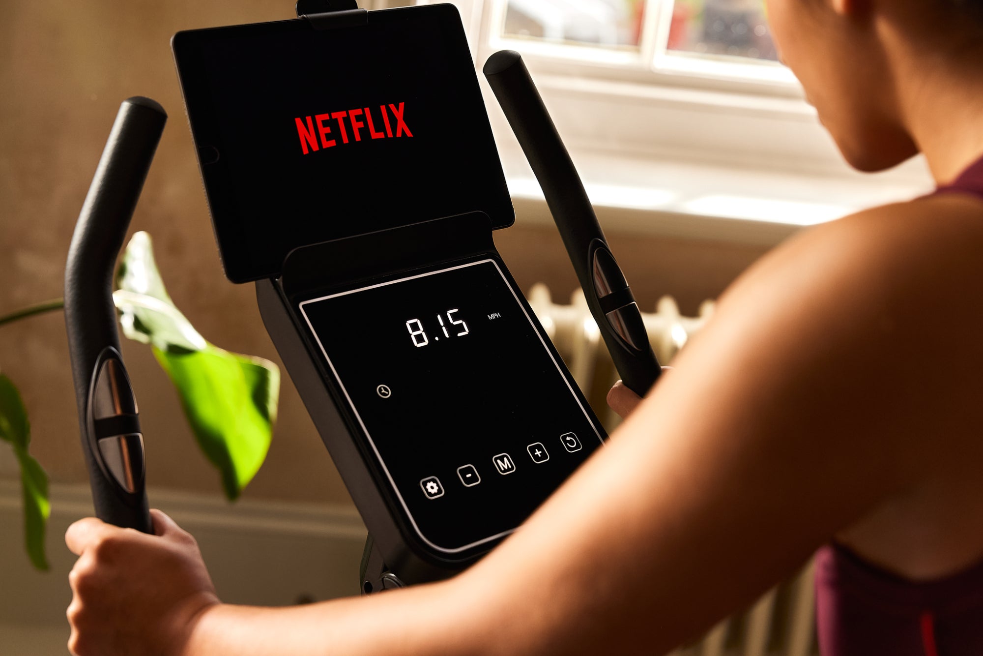 Vélo de Fitness - Reebok - Maison/Appartement - Modèle FR20 - Route d'inertie 6 KG - Ecran tactile LED