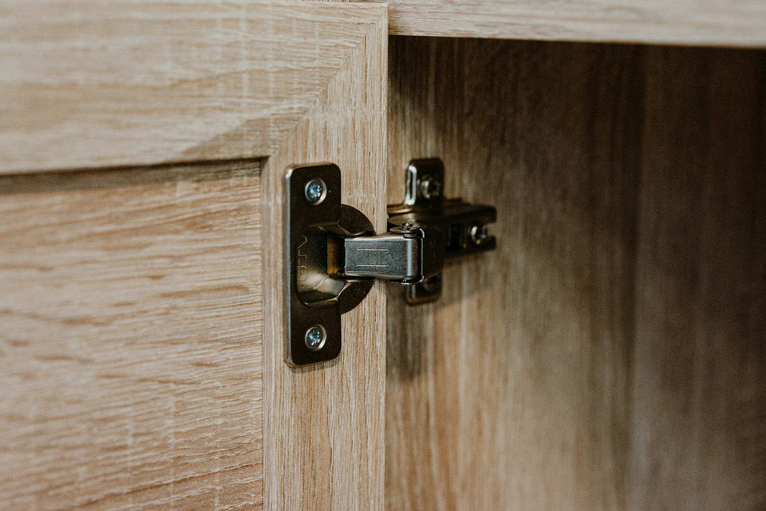 Vetrina Kara con 2 ante e 2 cassett Quercia e Rafia, ZFRBALI53A