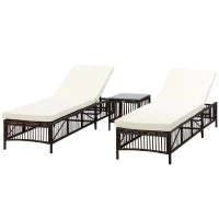 Set 2 Lettini Prendisole con Cuscini Imbottiti e Tavolino in Rattan PE, Marrone e Beige