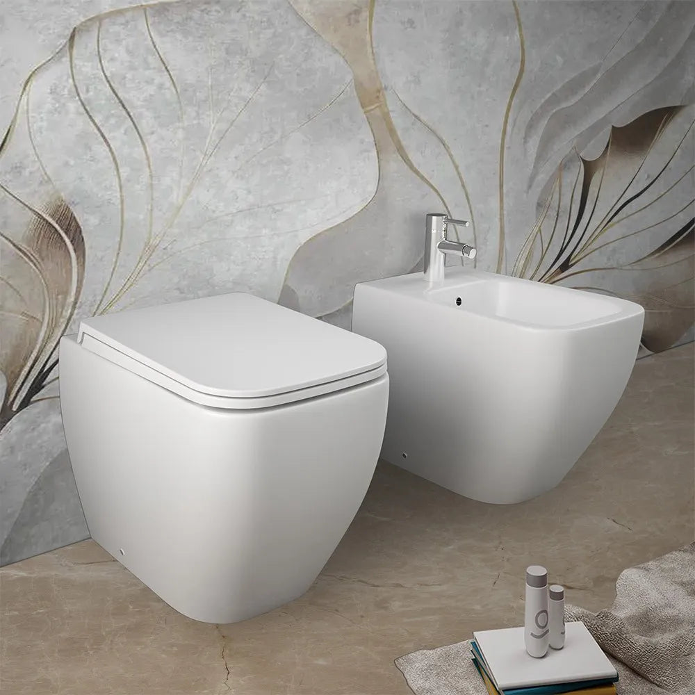 Wc filomuro bianco opaco senza brida Rak serie Metropolitan doppio scarico