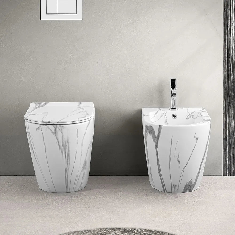 WC filomuro Rimless in ceramica marmorizzata bianca con sedile Tokyo