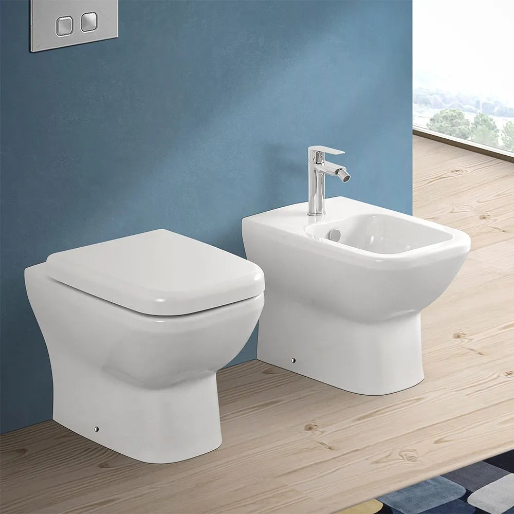 Wc filomuro senza brida in ceramica scarico universale  Square