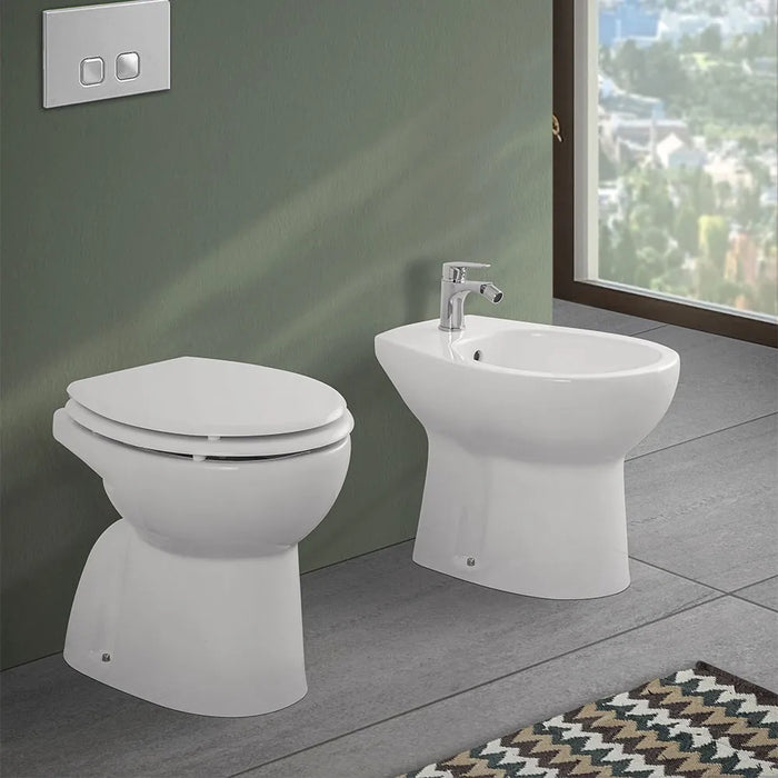 Wc tradizionale a pavimento in ceramica bianco lucido con brida  Flora