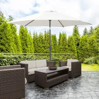 Ombrellone da Giardino 2.6x2.4 m con Manovella e Testa Inclinabile, in Alluminio e Poliestere Beige e Nero