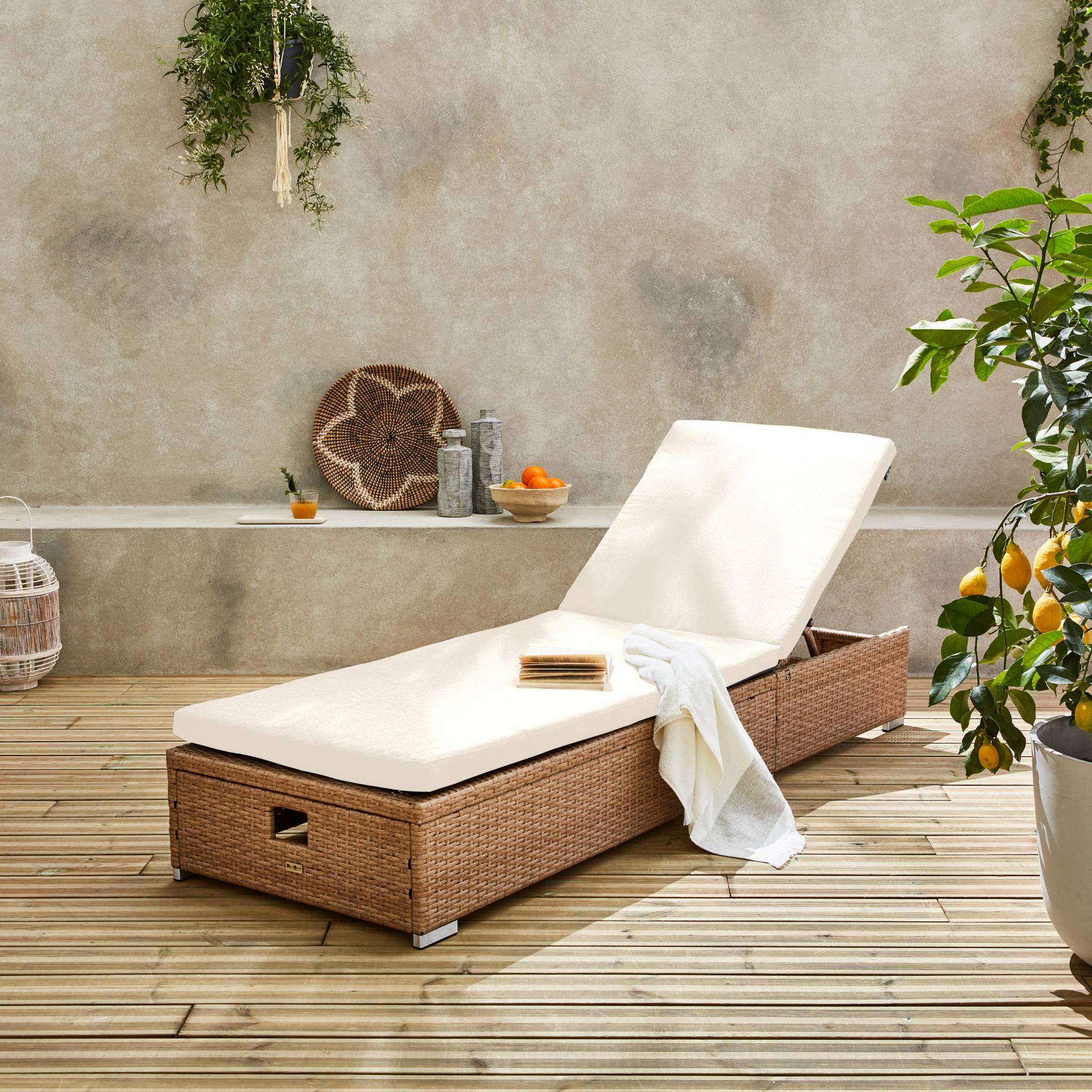 Lettino prendisole in resina intrecciata di poliestere, multi