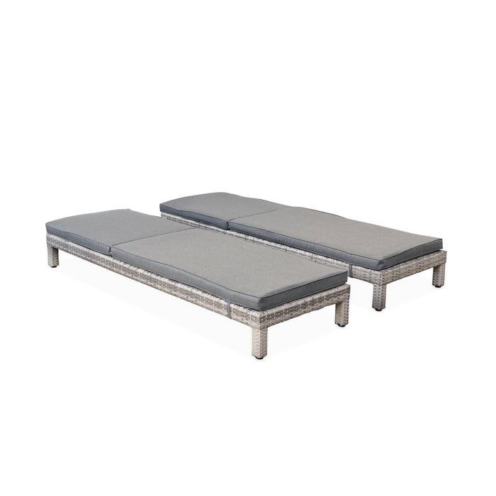 Set di 2 lettini prendisole in resina intrecciata, scala di grigi