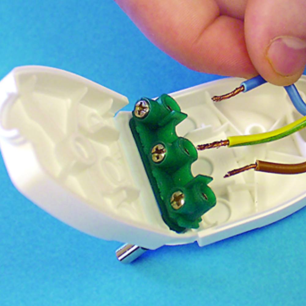 Ecova 30362 spina volante antischiacciamento 16a 2p+t pvc bianco