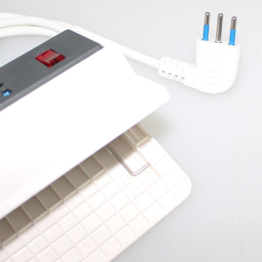 Multipresa ecova 30242 con 3 prese e protezione sovraccarico