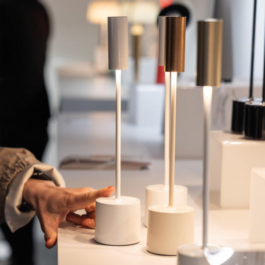 Zafferano - Lampada da tavolo ricaricabile Carolina Led dimmerabile Touch - Nero Lucido e Ottone Spazzolato