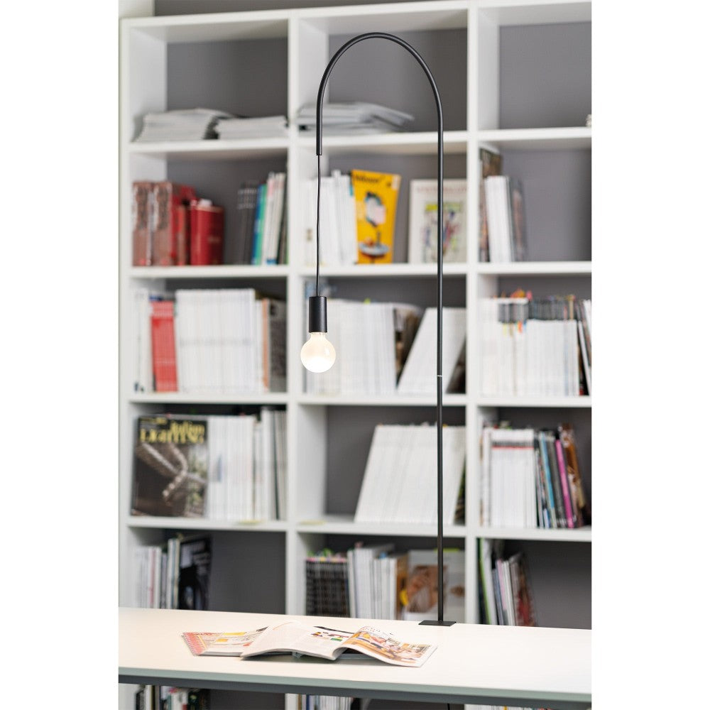 Zafferano - Lampada da Tavolo Filo con morsetto, Orientabile 200°, H152 cm, Metallo Verniciato Lampadina E27 max 60W inclusa - Rossa