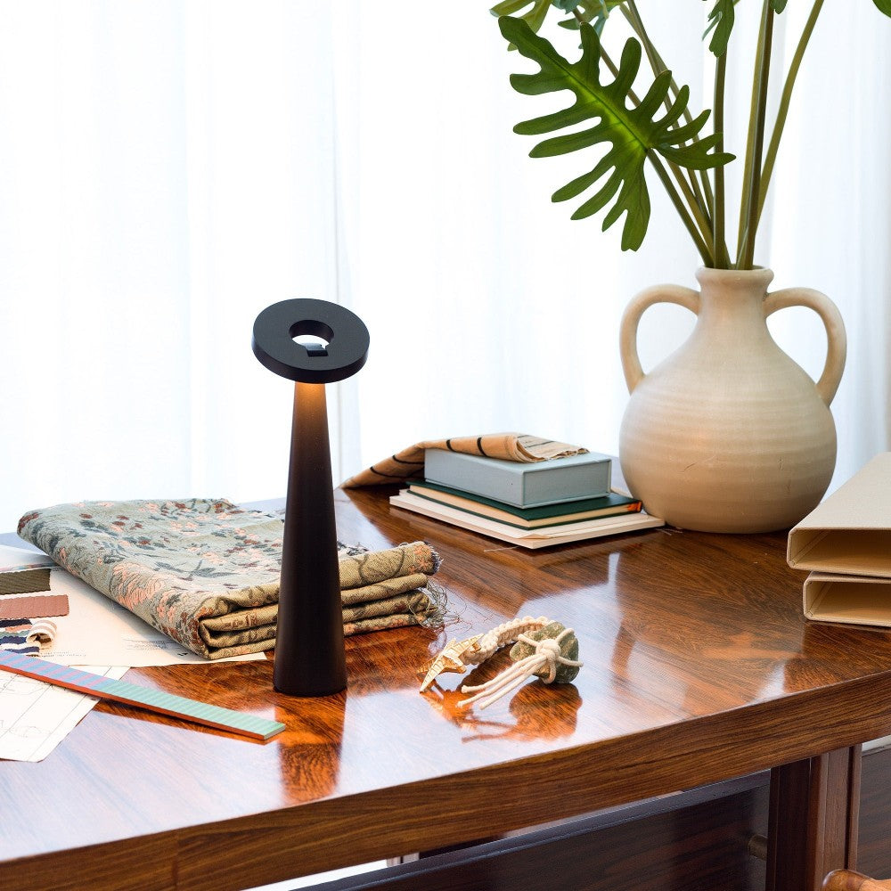 Zafferano Lampada da Tavolo Ricaricabile Angelina - Senza Fili, Testa Orientabile, Controllo Touch, Design Moderno per Interni - Colore Nero