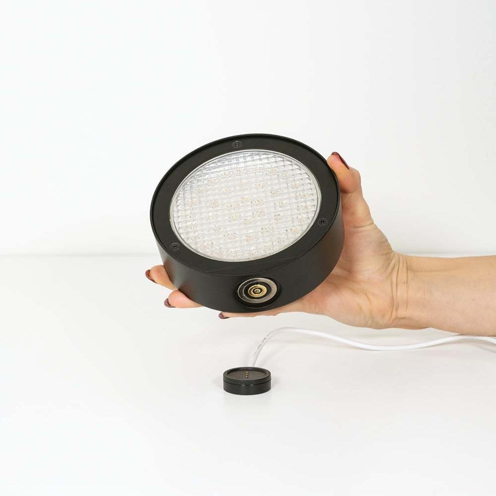 Zafferano SUPER O Lampada a led da parete con braccio Nera ricaricabile e dimmerabile