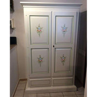 Armadio a cappello dritto 2 ante 2 cassetti e appendiabiti con bastone in legno in bianco con decorato 125x61x200 H